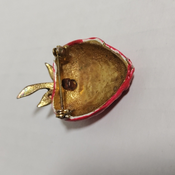 Vintage strawberry brooch pin - Picture 3 of 5